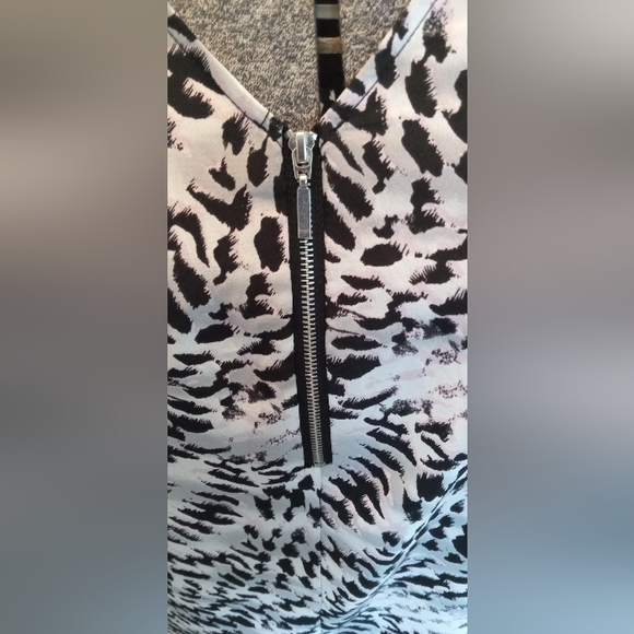 NWT Ricki's Top - Picture 3 of 6